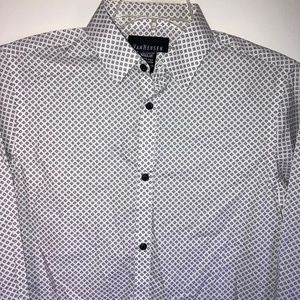 NWT. Boys White Long Sleeve Button Up Dress Shirt Sz M (10-12) Van Heusen
